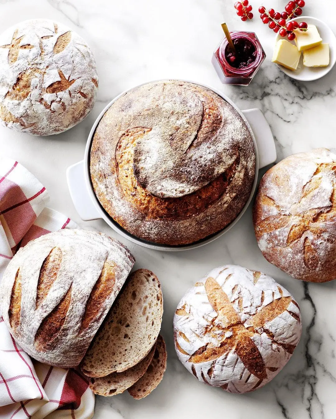 7 Delish Pull-Apart Breads for Girls Who Are Throwing the Party of the Season 