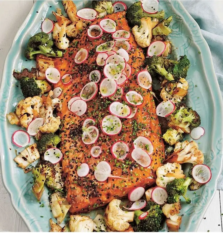 7 Salmon Recipes for Girls Who Want to Eat Their Way to Better Skin ...