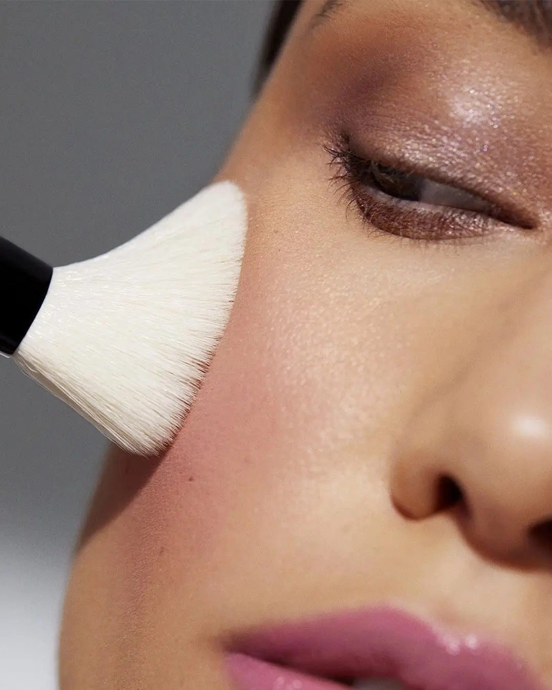 7 Must Have Makeup Brushes for Beginners ...