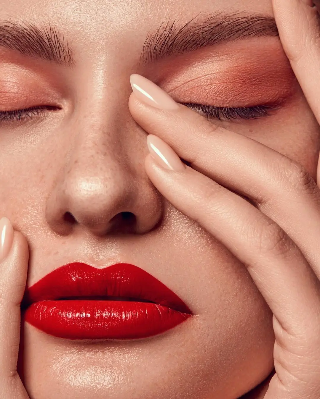 7 Makeup Tricks to Make Your Nose Look Smaller ...