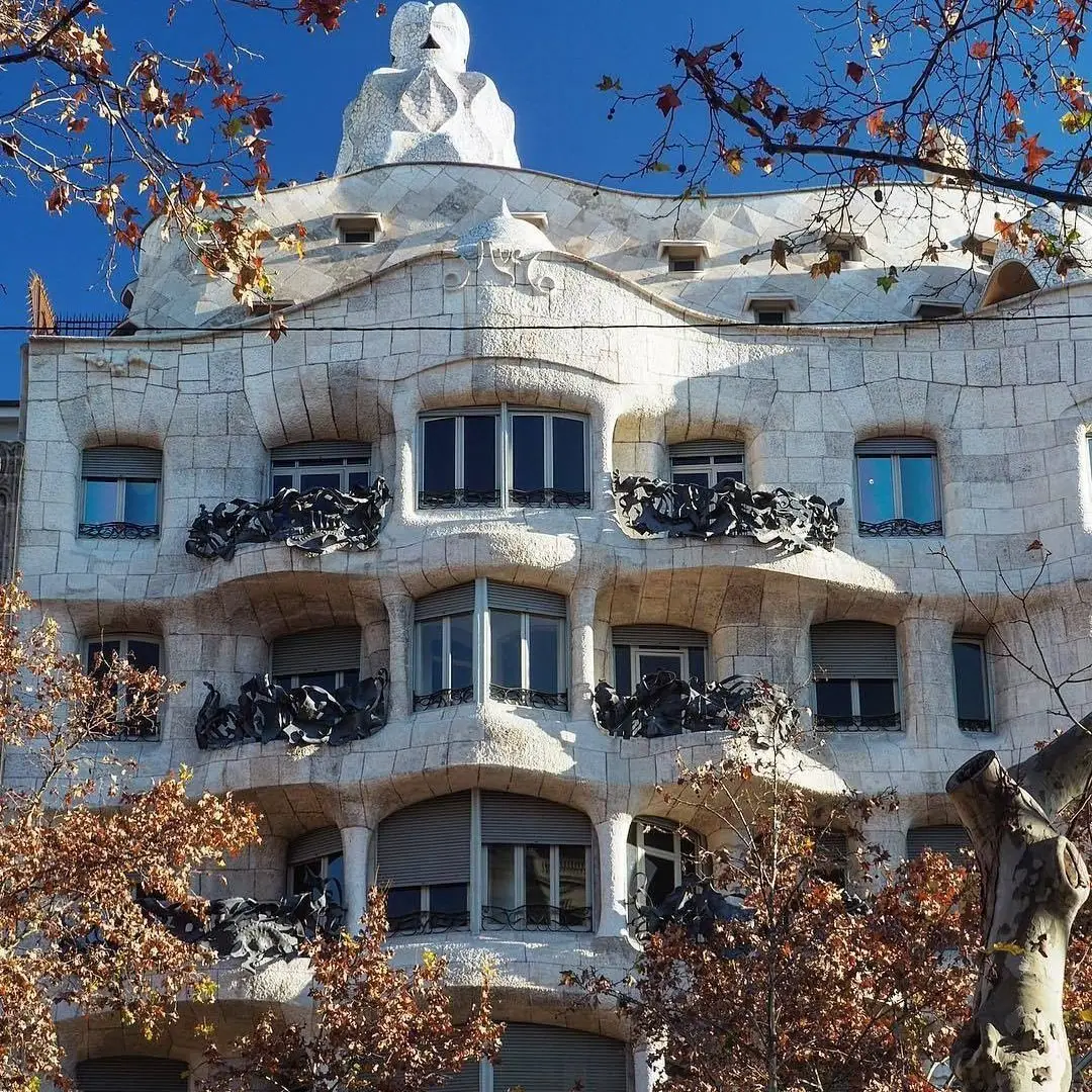 10 Must See Gaudi Buildings in Barcelona ...