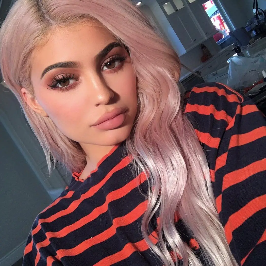 The Makeup Products Kylie Jenner Uses for Her Daily Beauty Routine ...