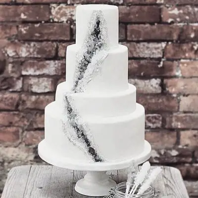 These 21 Geode Wedding Cakes Will Blow Your Mind ...