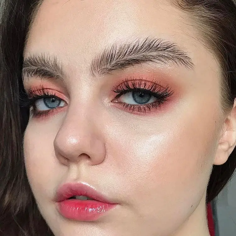 Beauty Bloggers Are Flocking to This Feather Eyebrows Trend ...