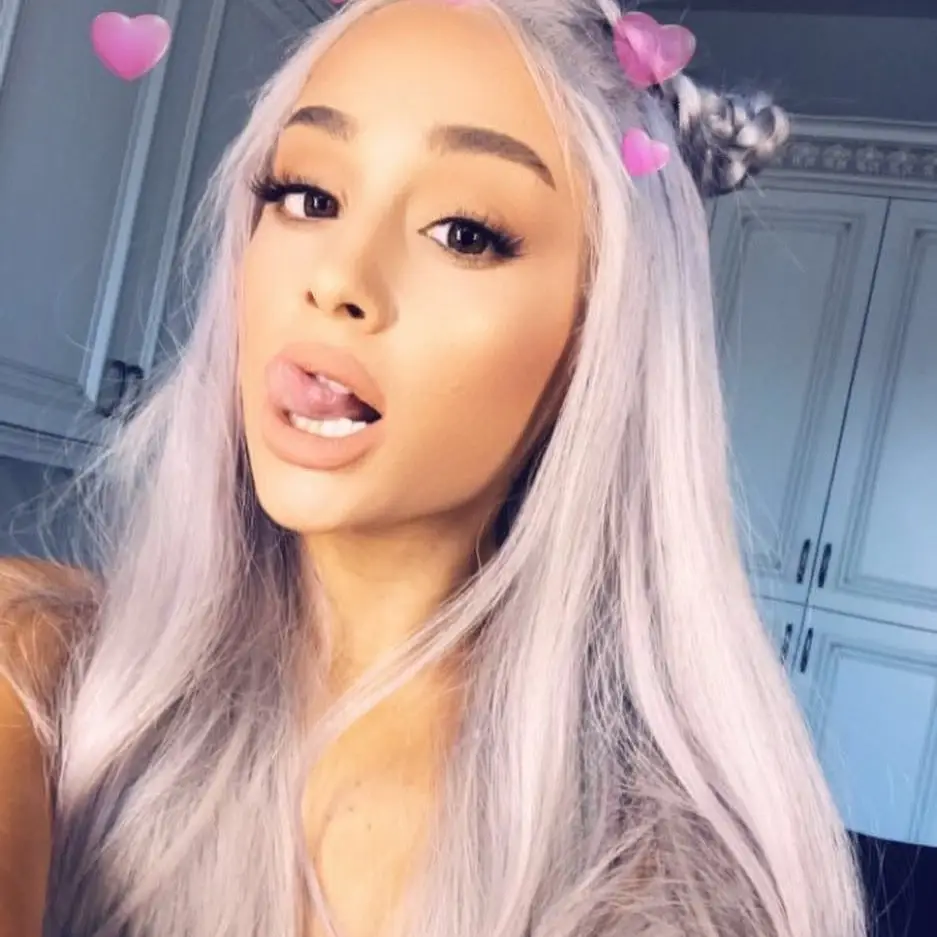 Iconic  Ariana Grande Looks That We Adore ...
