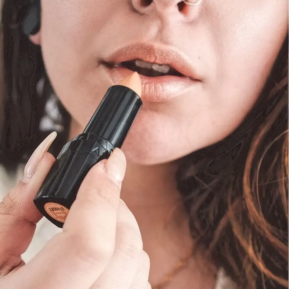 9 Foolproof Ways to Lock in Your Lipstick ...