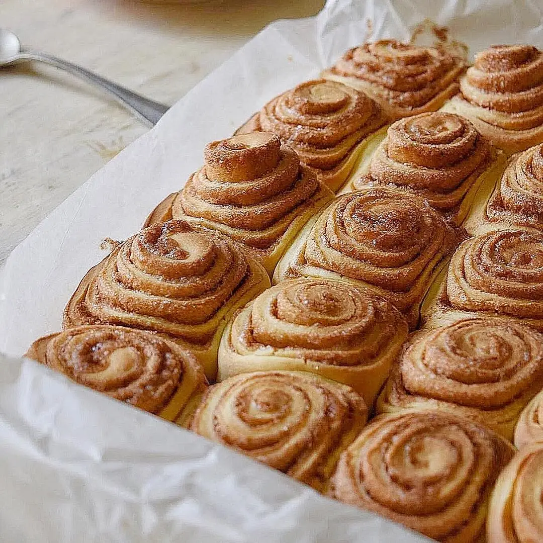 Slow Cooker Cinnamon Rolls like from Your Own Personal Bakery