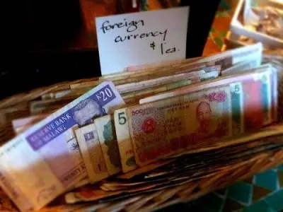 8 Tips on Getting Currency for a Trip Abroad ...