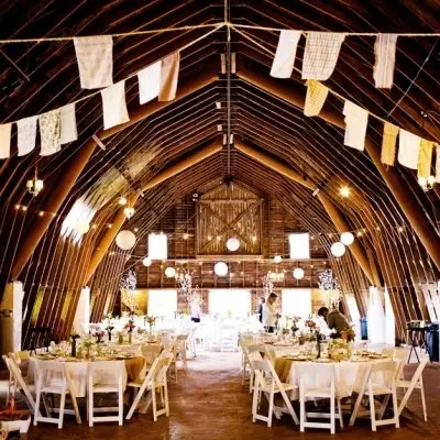 9 Gorgeous Decorating Ideas for a Barn Wedding ...